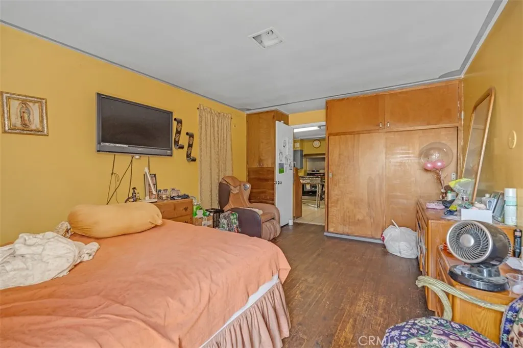 120 N Bonnie Beach Place, East Los Angeles, California 90063 home-pic-24